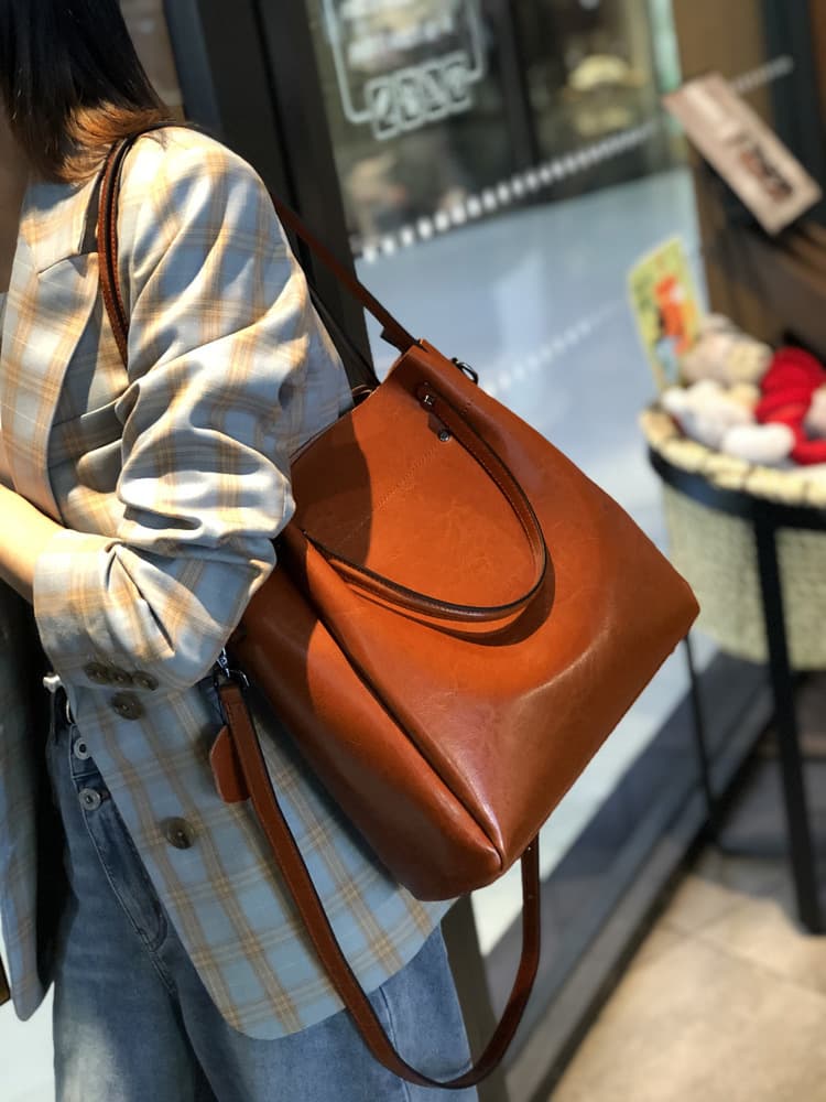 Vintage Leather Oversized Tote 17